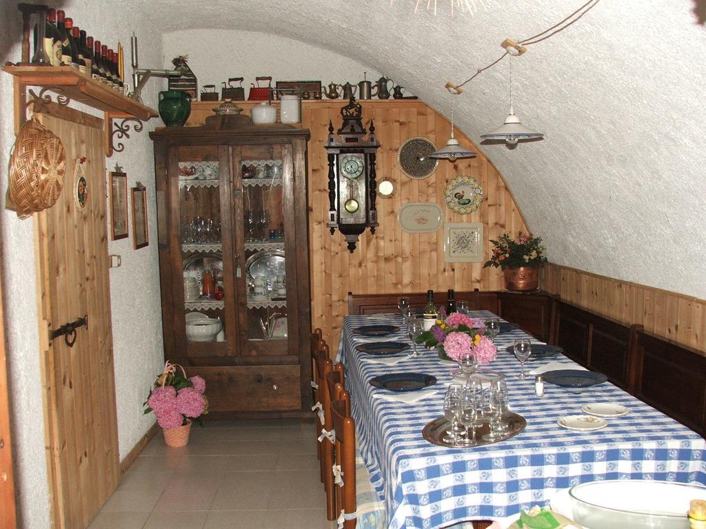 Antica Casa Ortensia Riva del Garda Ruang foto