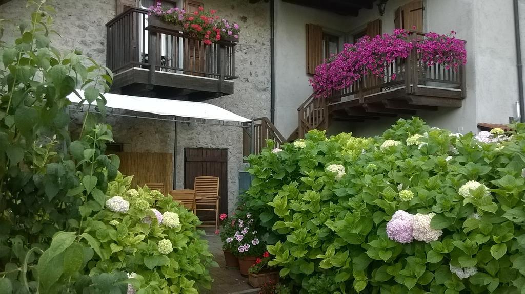 Antica Casa Ortensia Riva del Garda Ruang foto