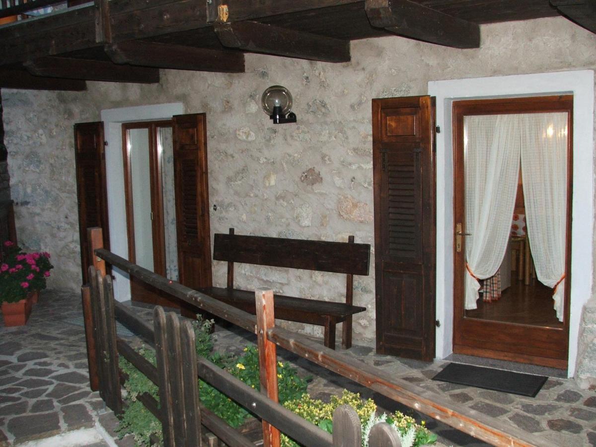Antica Casa Ortensia Riva del Garda Ruang foto